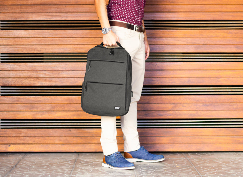 alt__promocional_publicitario_mochila_nomawalk_K1_contexto1_